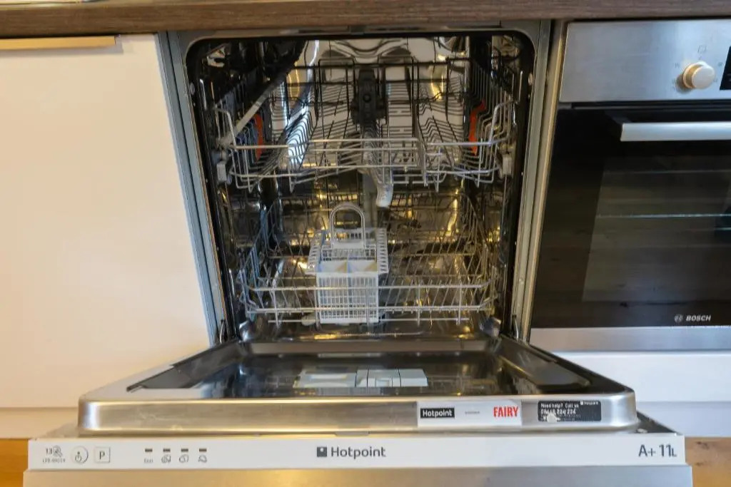 Executive City Centre Apartment with Gated Parking and Stylish Rooms includes Privacy and Space with Luxury Feel plus Courtyard Garden in Amazing Location and Very Highly Rated