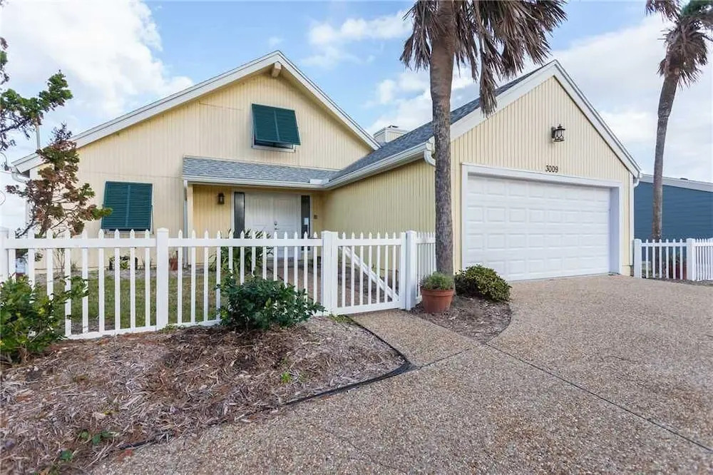 Napping Turtle, 3 Bedrooms, Ocean Front, Sleeps 9, Wireless Internet