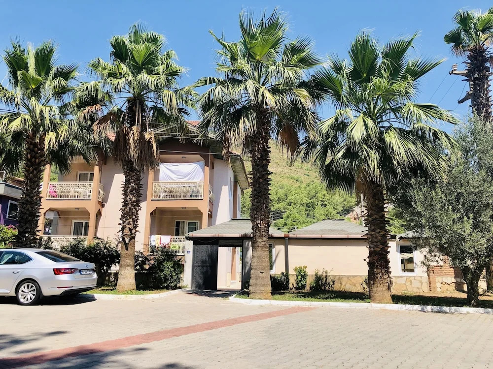 Belmaris apartments