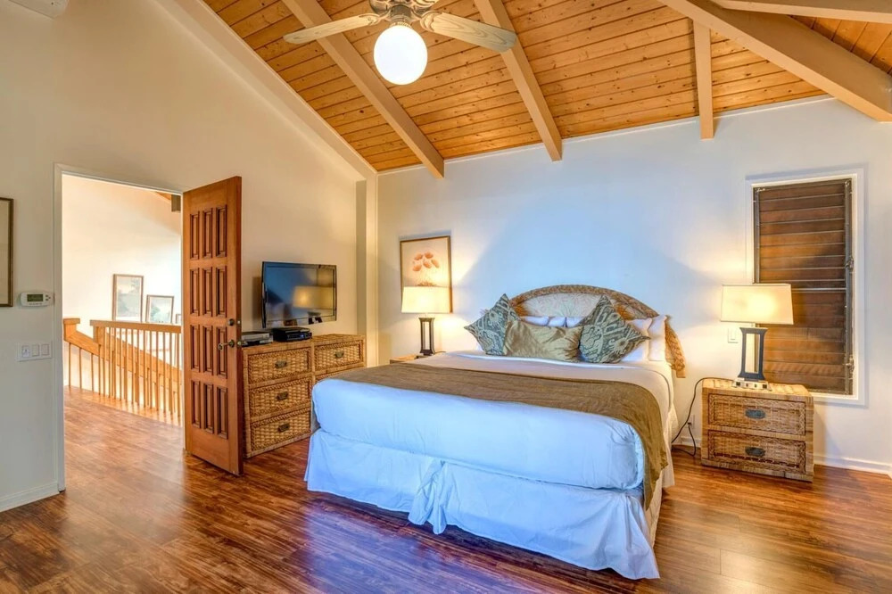 K B M Resorts- Bay-35 Presidential 5bd, 5ba Beach-front Estate, A/c, Private Yard!