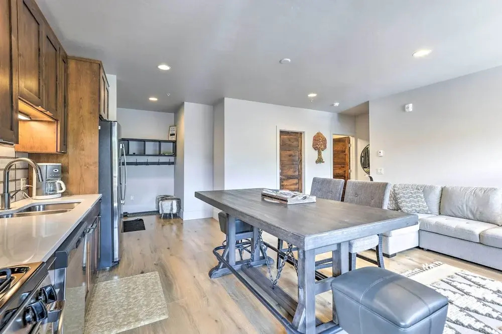 3 Mi to Dillon Reservoir: Condo w/ Balcony!
