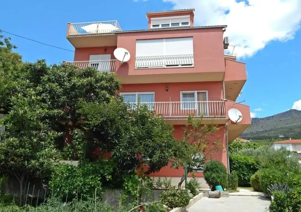 Vini- Beautiful Garden and Terrase - A4
