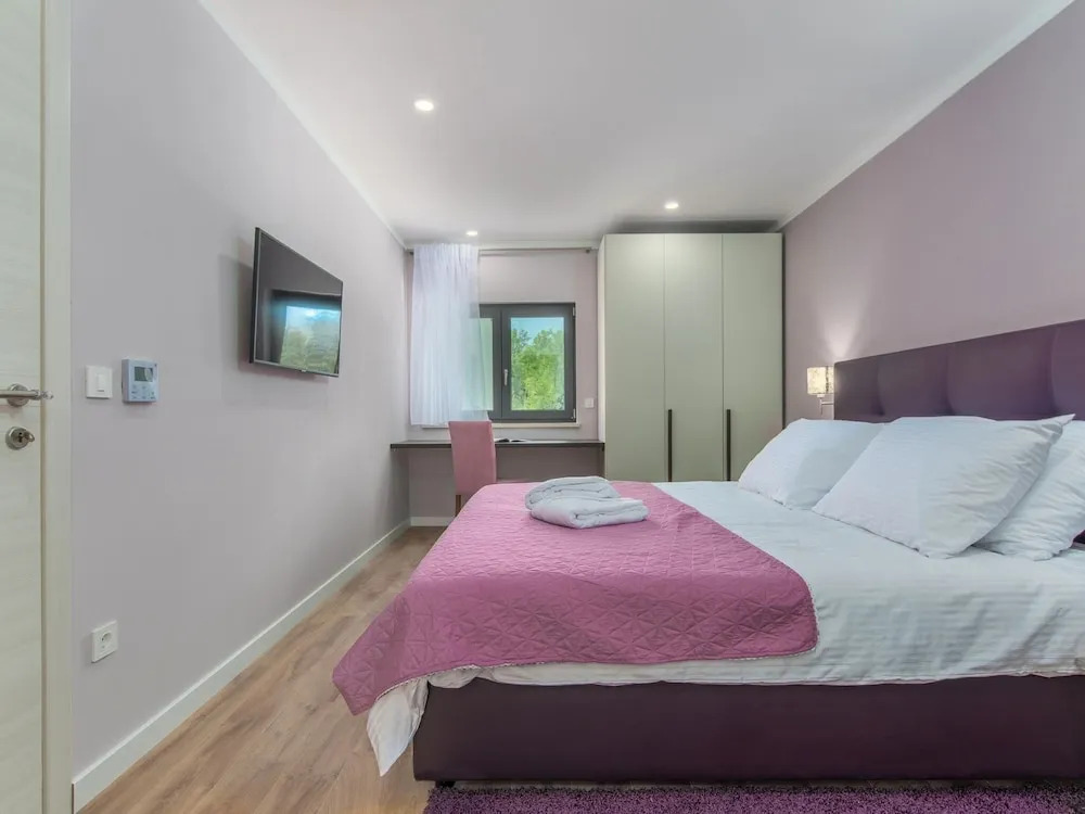 Deluxe Villa in Porec With Wellness Centre & Pool