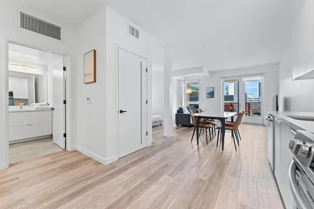 Stylish LA studio Prime Location