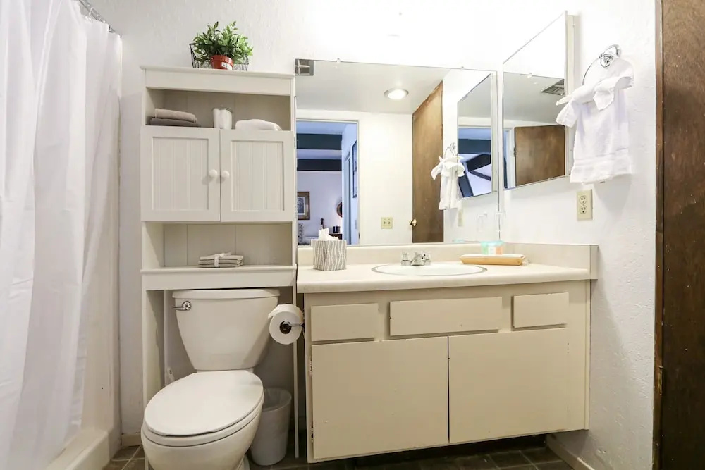 Bigwood 80 Remodeled, Private Washer Dryer, Close to Eagle Lodge by RedAwning