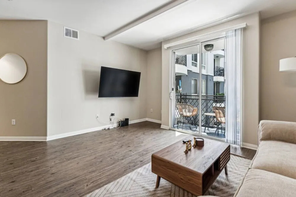 Chic Marina Oasis 5 Star Amenities Central