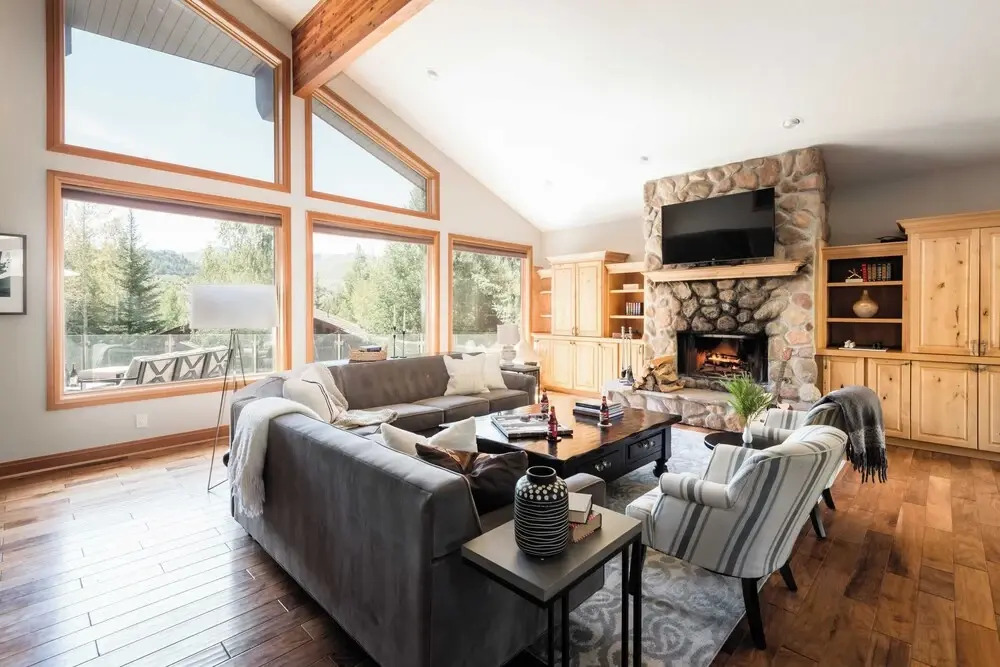 Sleeps 16! Modern Mountain Escape w/ Hot Tub Mason by Avantstay