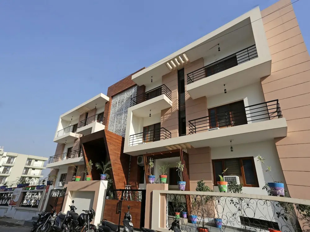 OYO 13435 Atithi Suites