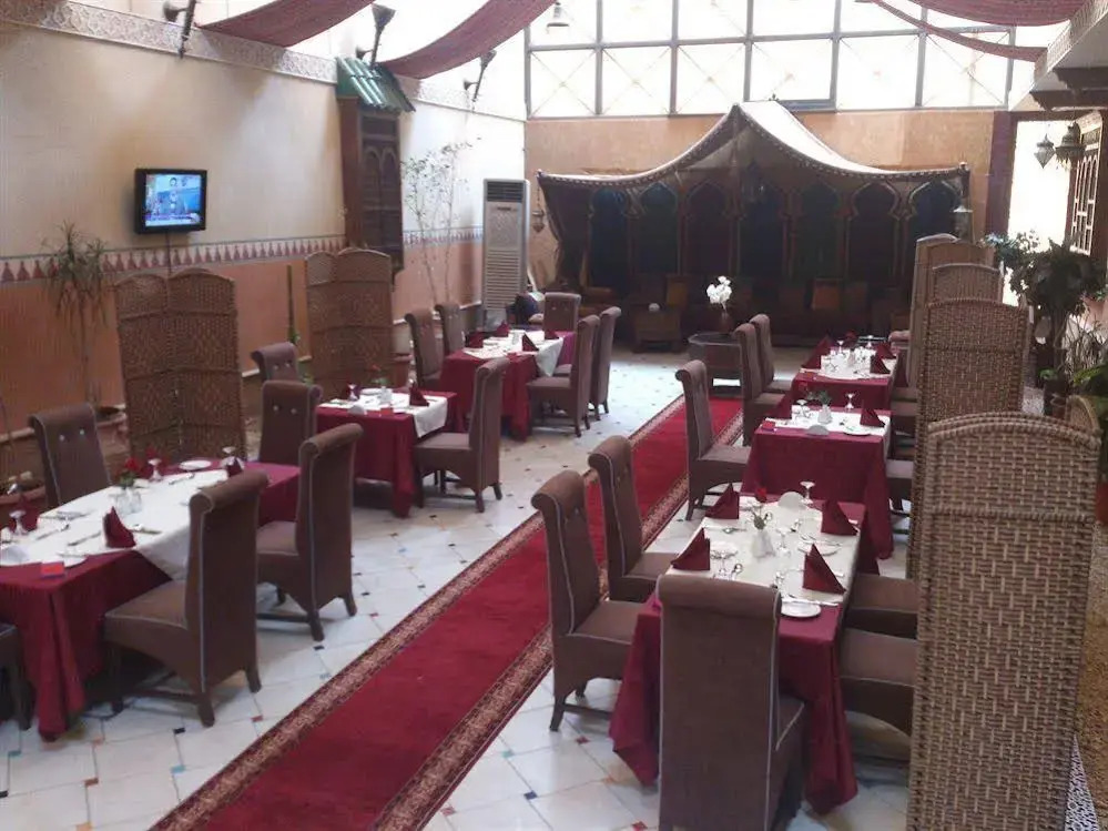 Royal Hotel & Suites