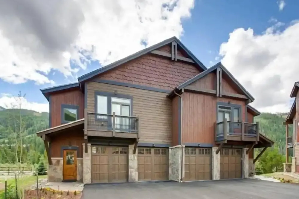 Spacious 4 Bedroom Townhome in River Run Village Within Walking Distance to Gondola and Restaurants