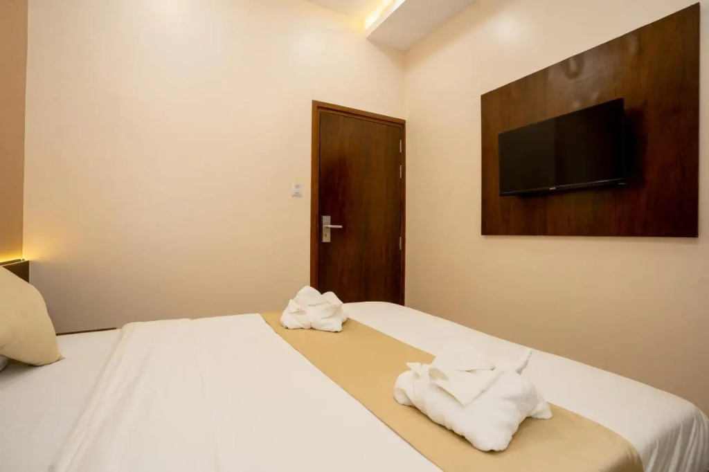 Hotel Empire - Near International Airport