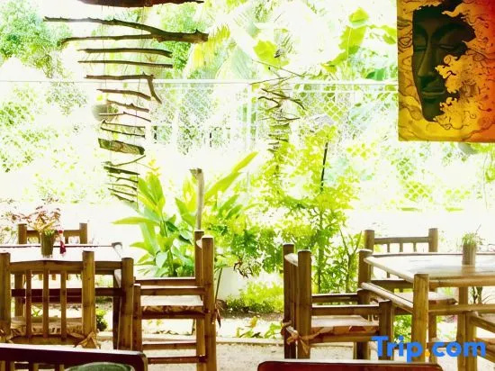 Camotes-Hidden-Huts