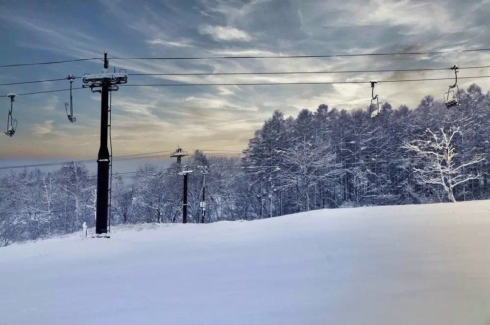 Sunshine Hakuba Ski-to-door by JAMSZ ROYALE