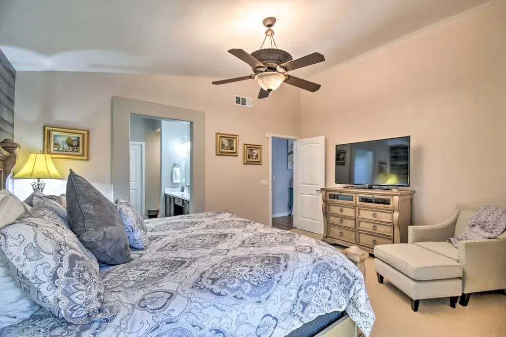 Patio & Grilling Station: Family Home in Glendale
