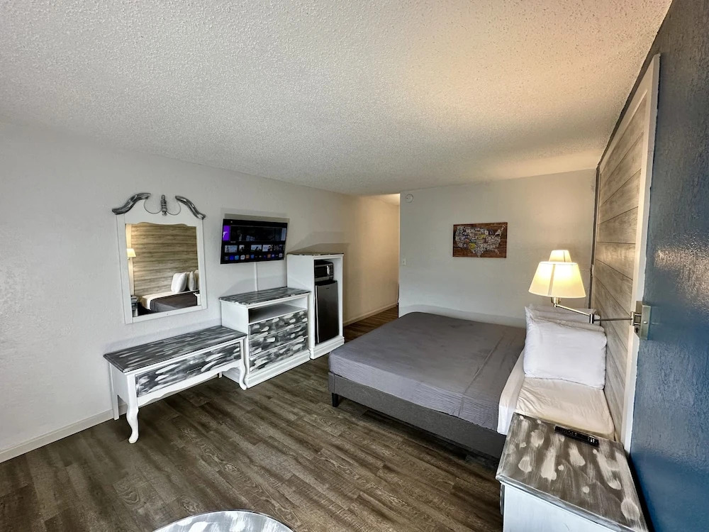 Ozark Inn and Suites
