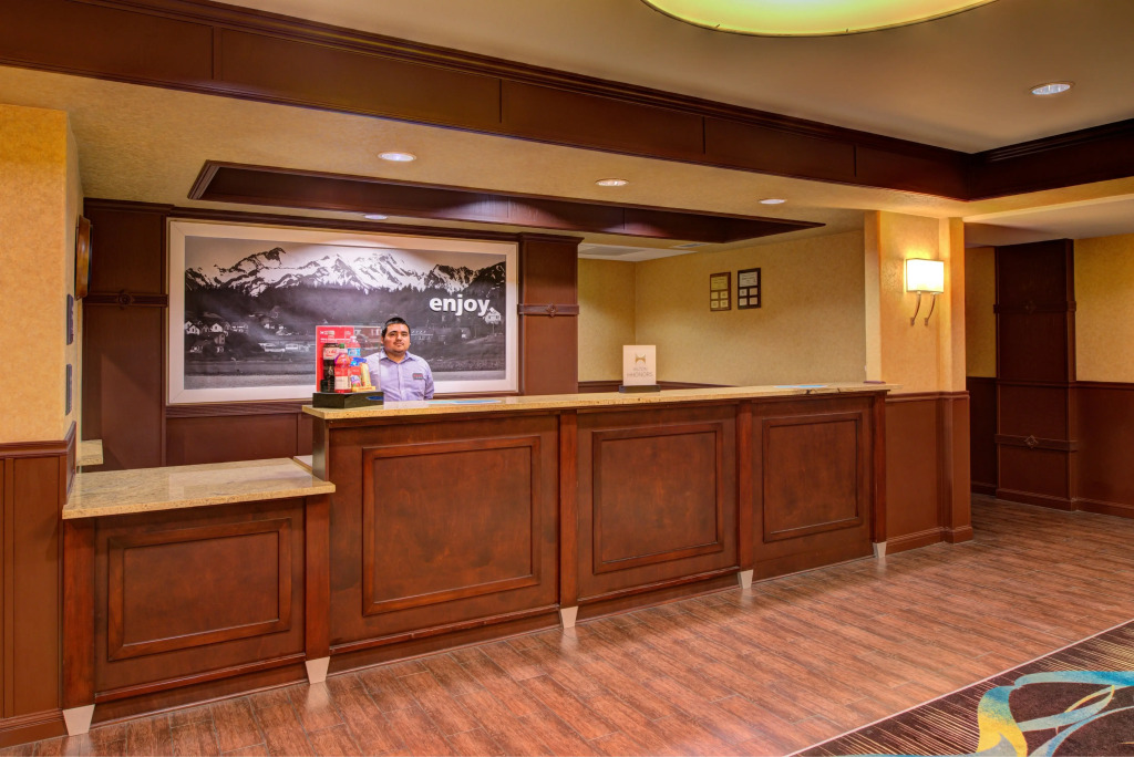 Hampton Inn & Suites Ontario