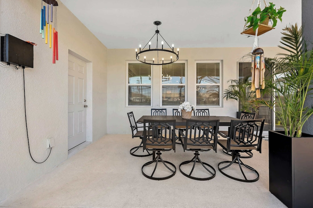Themed 6BR Home, Game Room, Pool, Sleeps 16