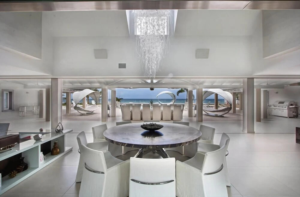 Total Opulence on the Beach, Huge Heated Pool, Sunken Bar, Sound System Throughout, VIP Service