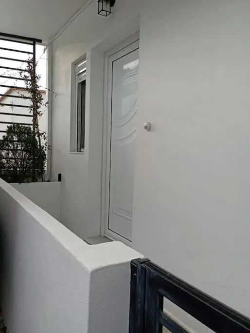 ΤΟ ΔΙΑΜΕΡΙΣΜΑ ΤΗΣ ΜΑΙΡΗΣ or MARY'S APARTMENT