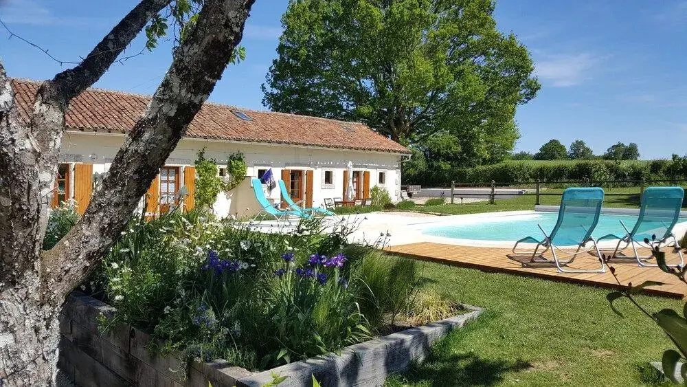La Vieille Gorce Chambres dHôtes near Civray