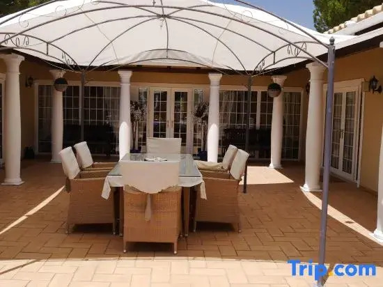Villa with pool children Very welcome Algarve Portugal for 10 people