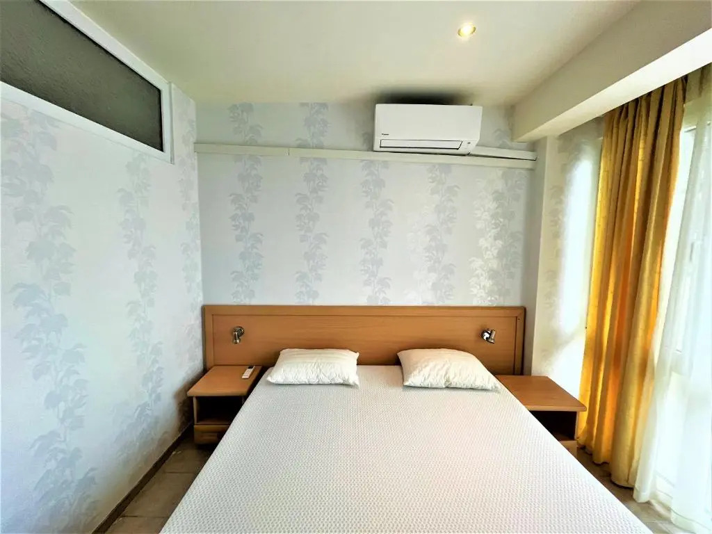 Miramar Front Beach Self Catering Apartments No Swim Pool Access