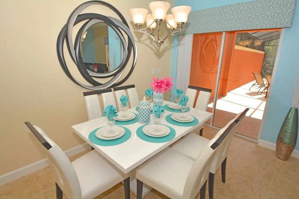 2971BP Posh Palace 4 Br home by RedAwning
