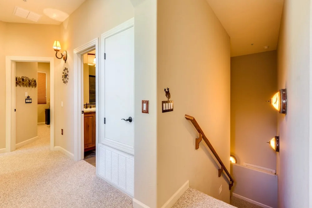 87th Street condo 20750 - 3 Br condo by RedAwning
