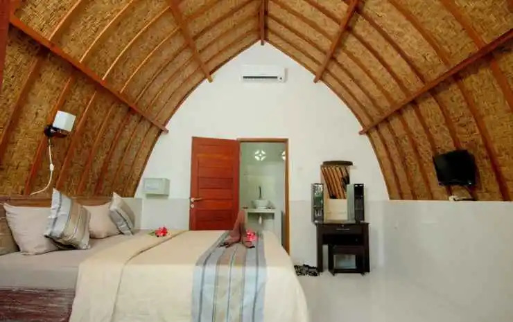 Warna Beach Hotel