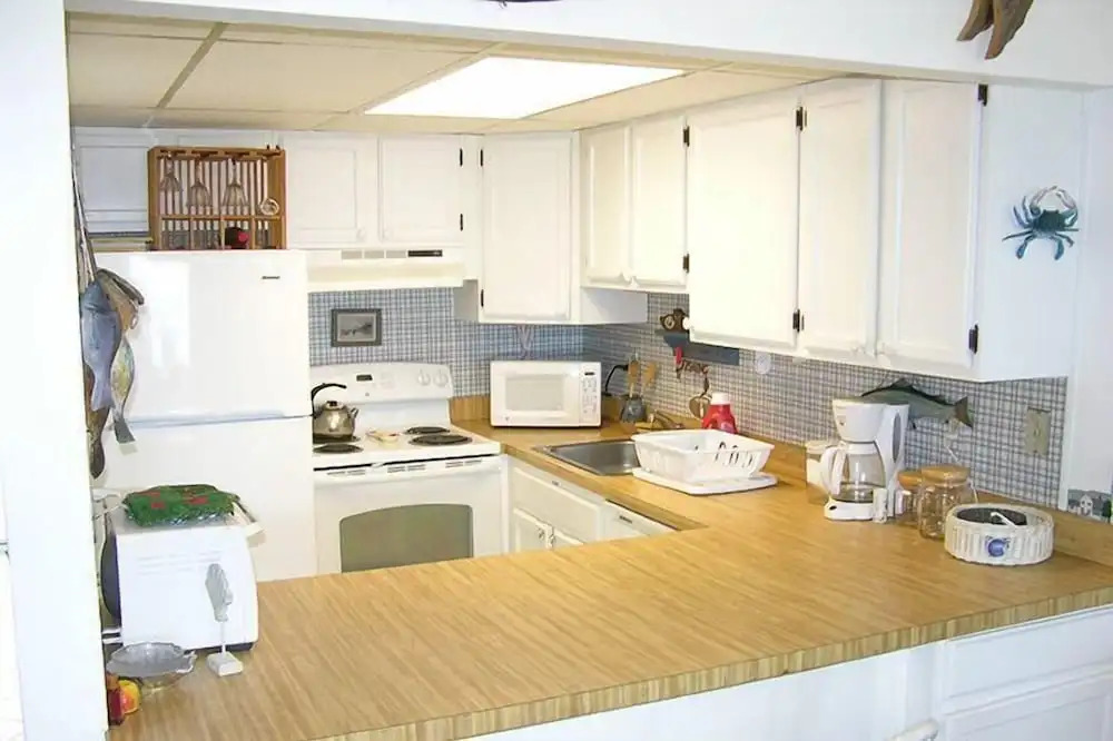Even Keel 404 2 Bedroom Condo by RedAwning