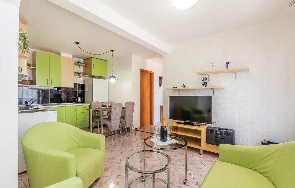 Nice Home in Karlobag With Wifi and 2 Bedrooms