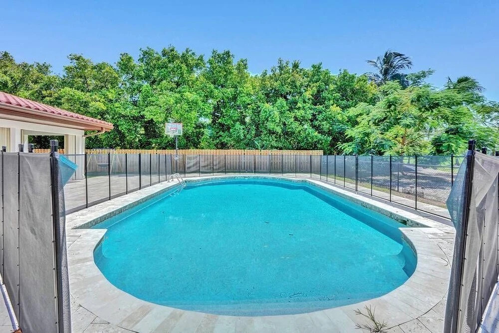 6 BR Home with Heated Pool & Golf View