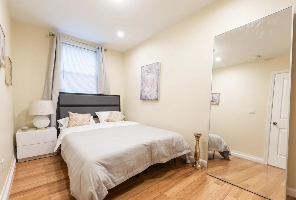 Jersey, Hoboken 37 Vroom Street 3 Bedroom Apts
