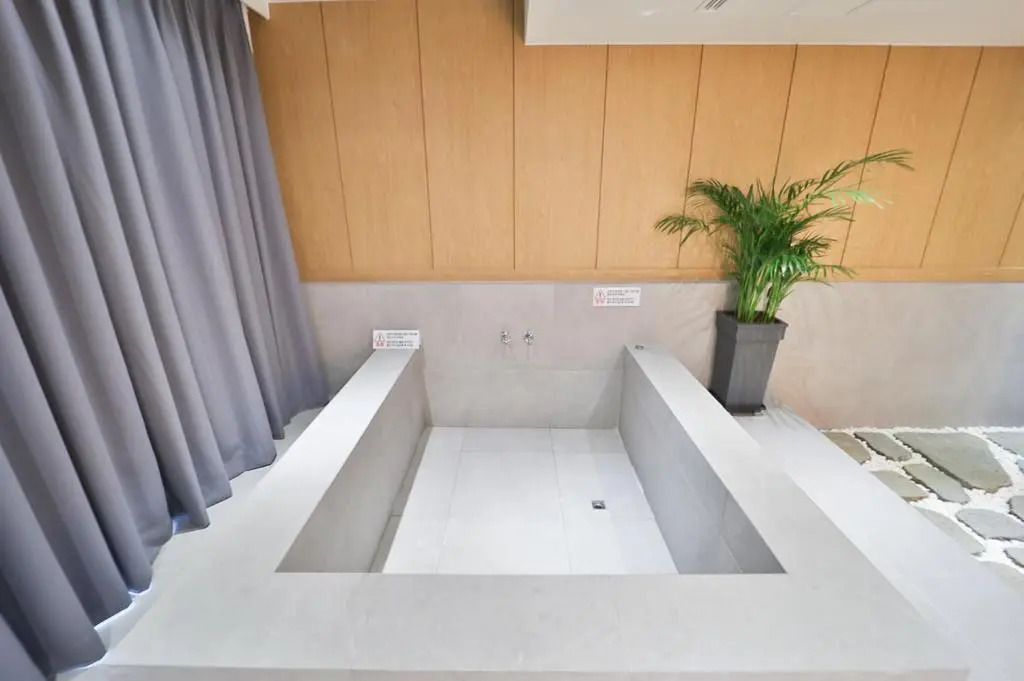 Custom Hotel