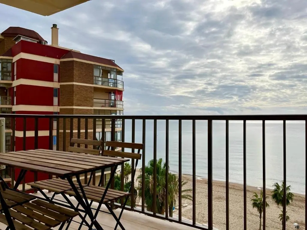 Apartamento frente al mar en Calpe con parking para 4 personas