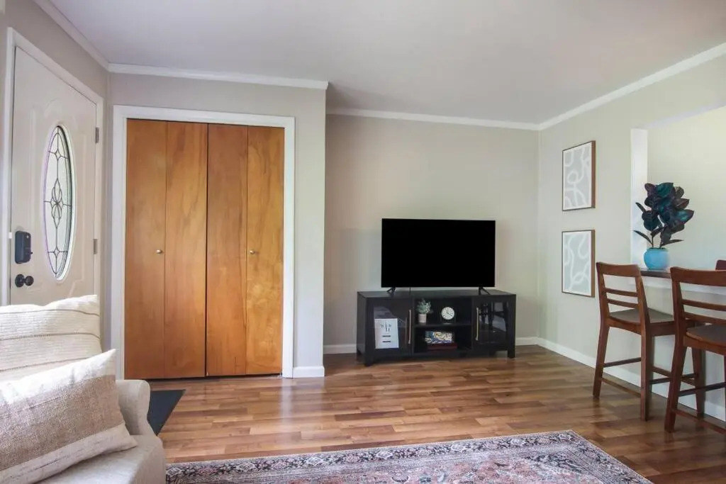 3 min to Beach, Game Room, Hot tub & Firepit