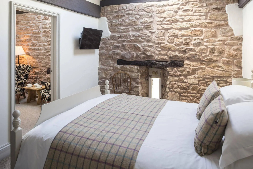 Tudor Farmhouse Hotel