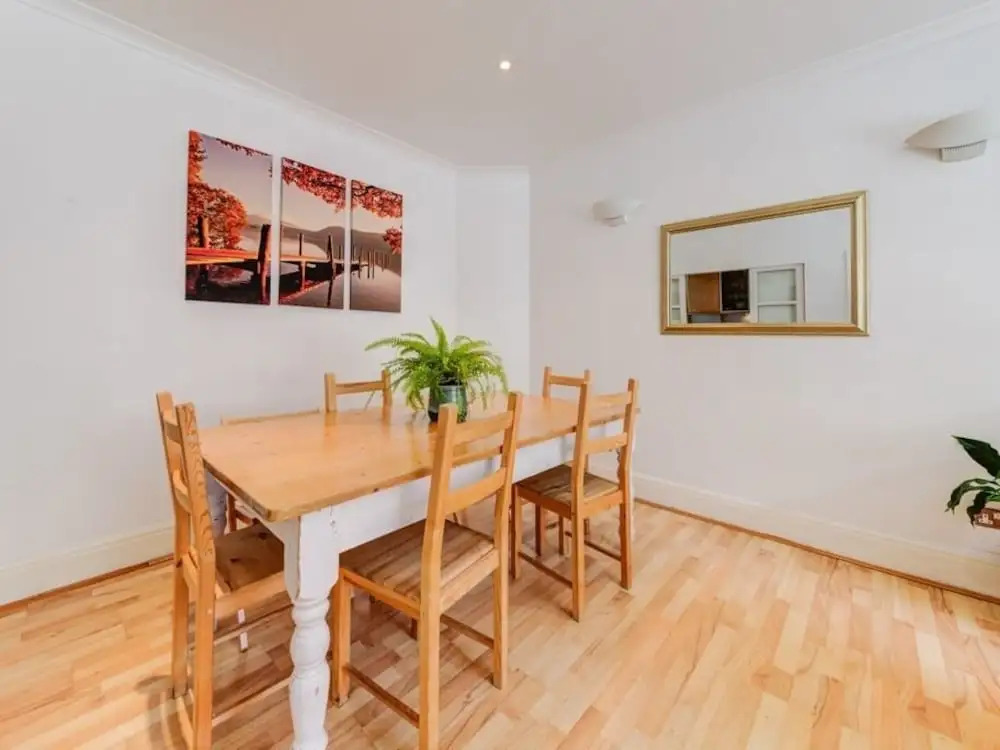 Stanhope Mews Apartment
