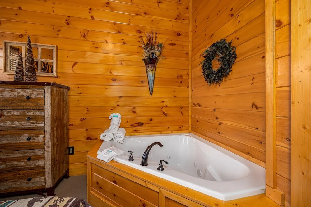 Picture Perfect- Seven Bedroom Cabin