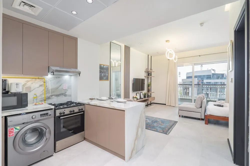 Cozy Studio Near Miracle Garden With Balcony