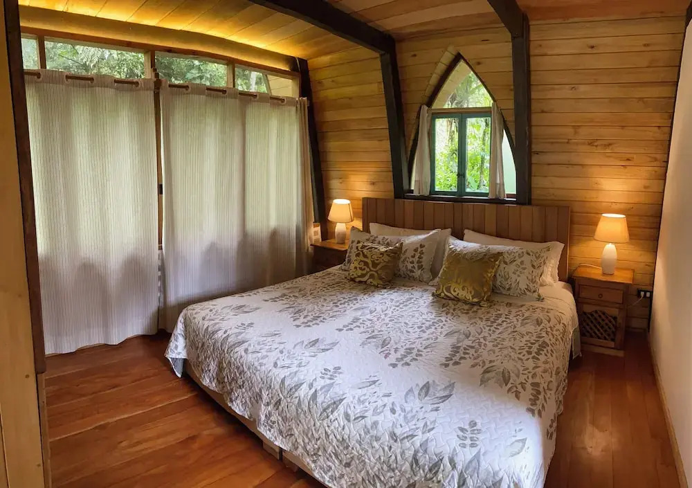 Sacha Urco Lodge -Private Cloud Forest Reserve in Mindo-4x4 Recommended March-April