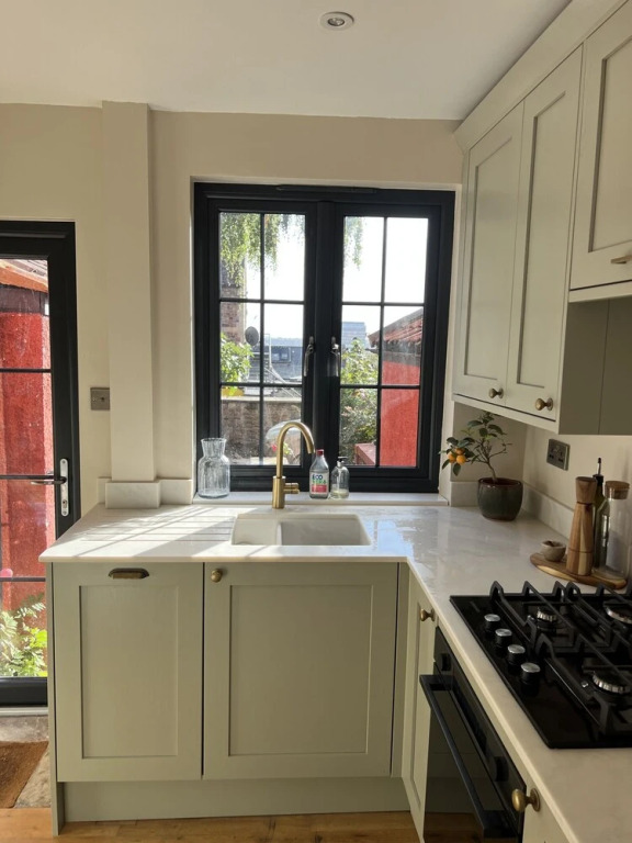 Cottage Hideaway in Central Bristol With Garden