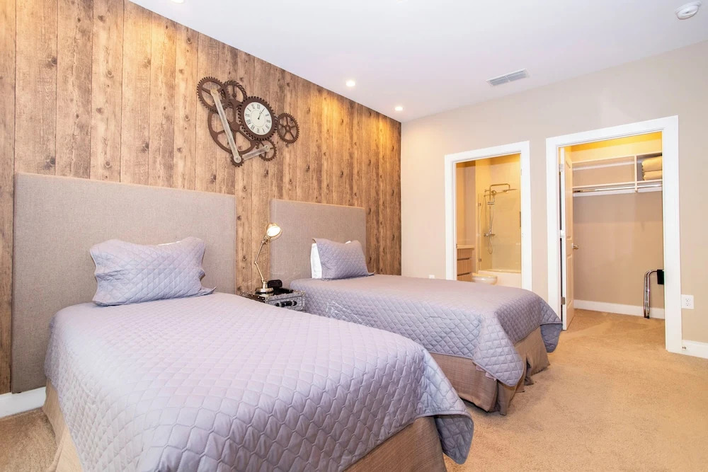 Luxury 4 Bedroom Home @ Magic Village Resort 7487