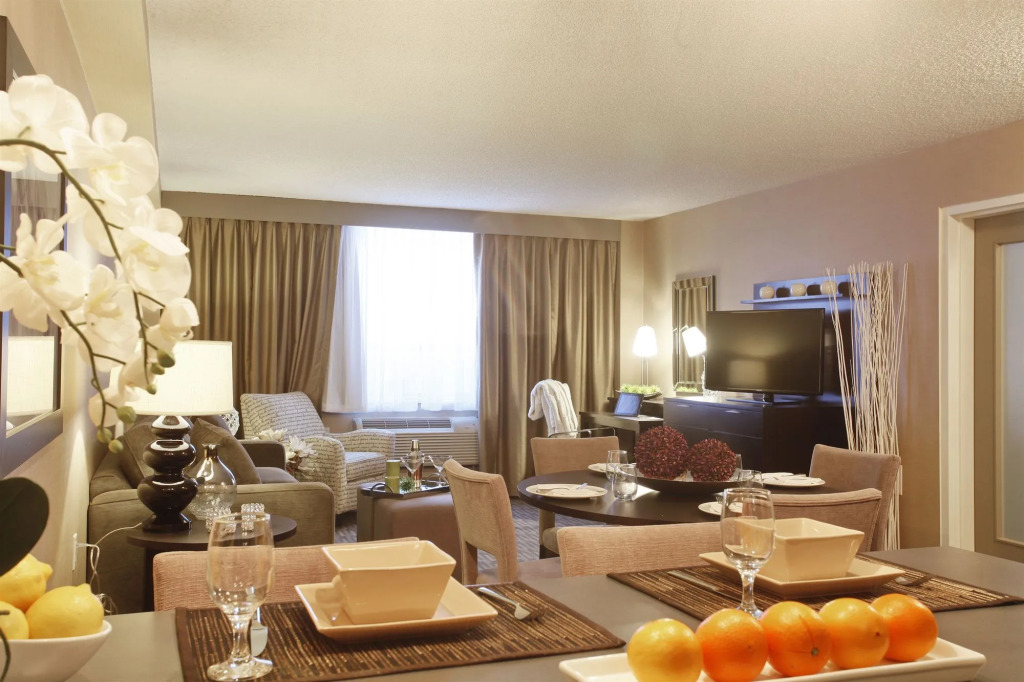 Pomeroy Hotel & Conference Centre
