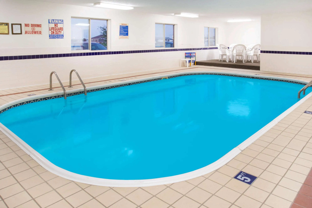 Super 8 by Wyndham Monmouth IL