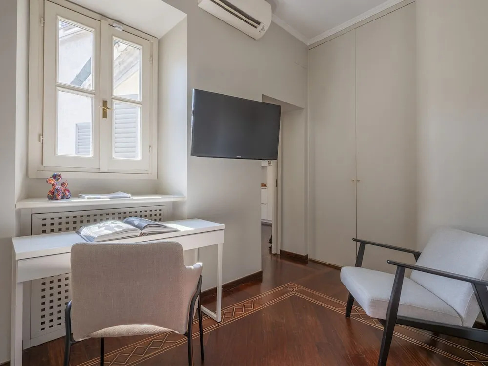 Corso Venezia - Elegant 1 BR apt With Shared Rooftop Terrace in the Heart of Milan