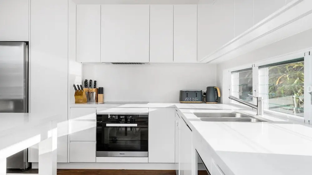 Alkira - Boutique cottage - Walk to Clarkes Beach