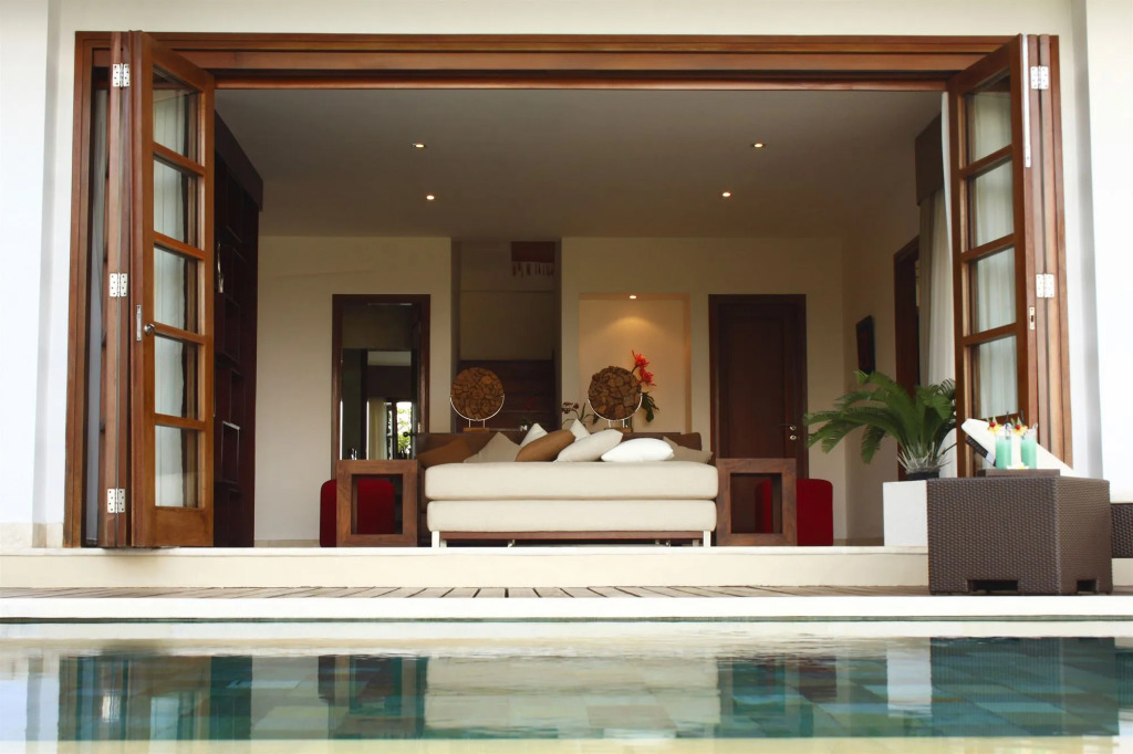 Sun Island Suites