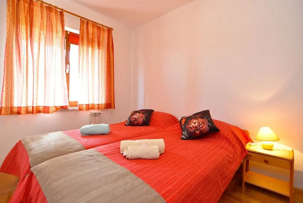 Apartment 739
