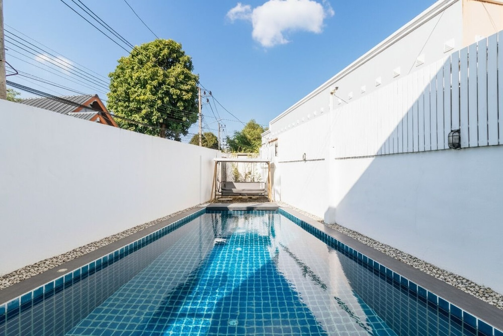 3BR Pool Villa Near Boat Avenue V303